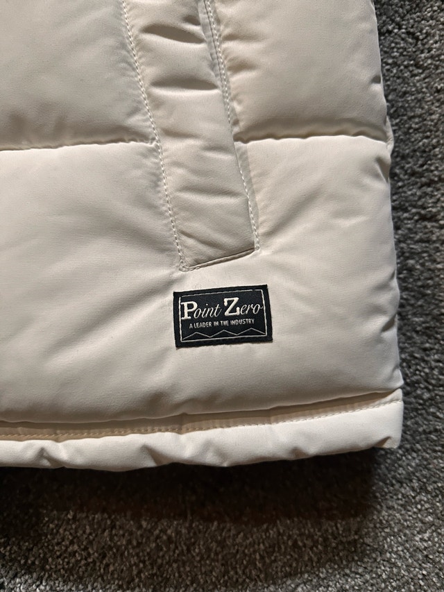 Point Zero Hooded Puffer Vest Size Medium - photo 3