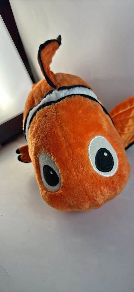 Official Disney Store Finding Nemo 18" Plush – Excellent Conditi
