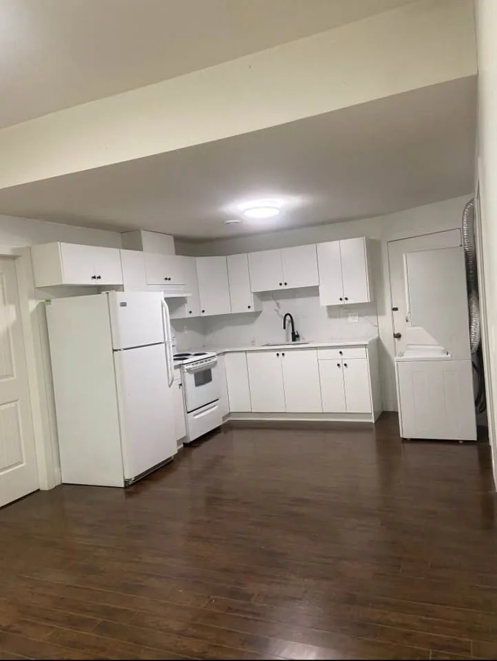 2 Beds 1 Bath - House image indicator(2)