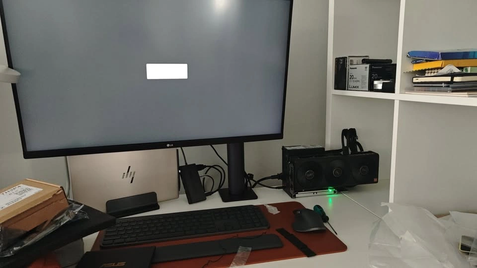 LG Ultrafine Ergo 31.5" IPS 4K Monitor - photo 3