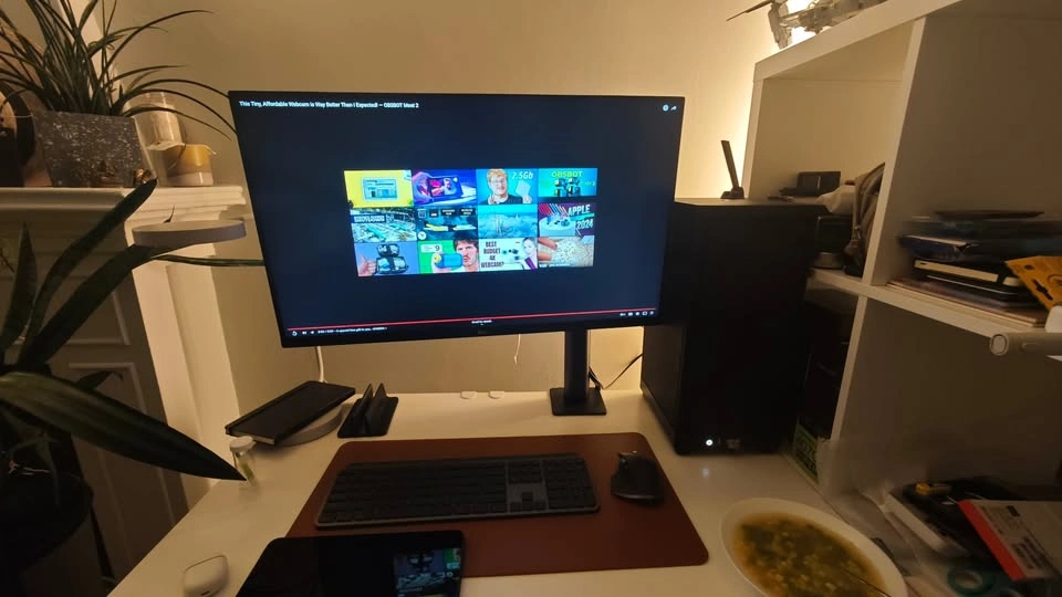 LG Ultrafine Ergo 31.5" IPS 4K Monitor - photo 4
