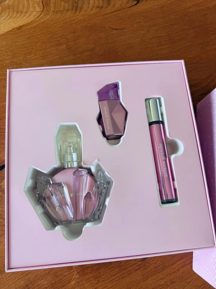 Ariana Grande R.E.M. Cherry Eclipse Fragrance Gift Set - photo 2