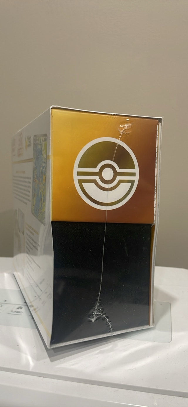 30th Anniversary Pokemon ETB - photo 4