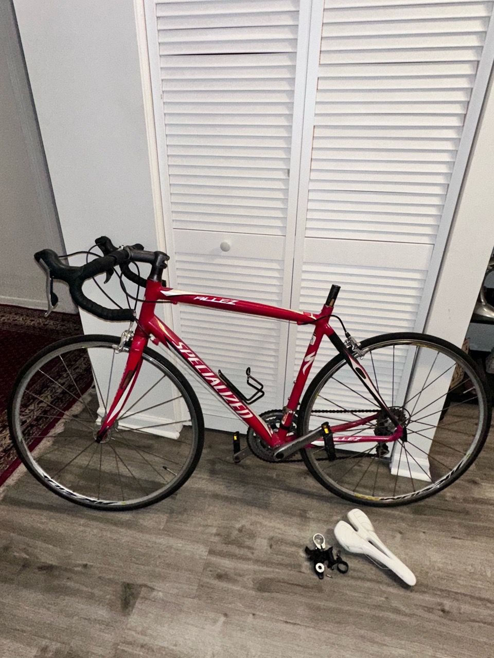 Specialized Allez Road Bike – All Original Components