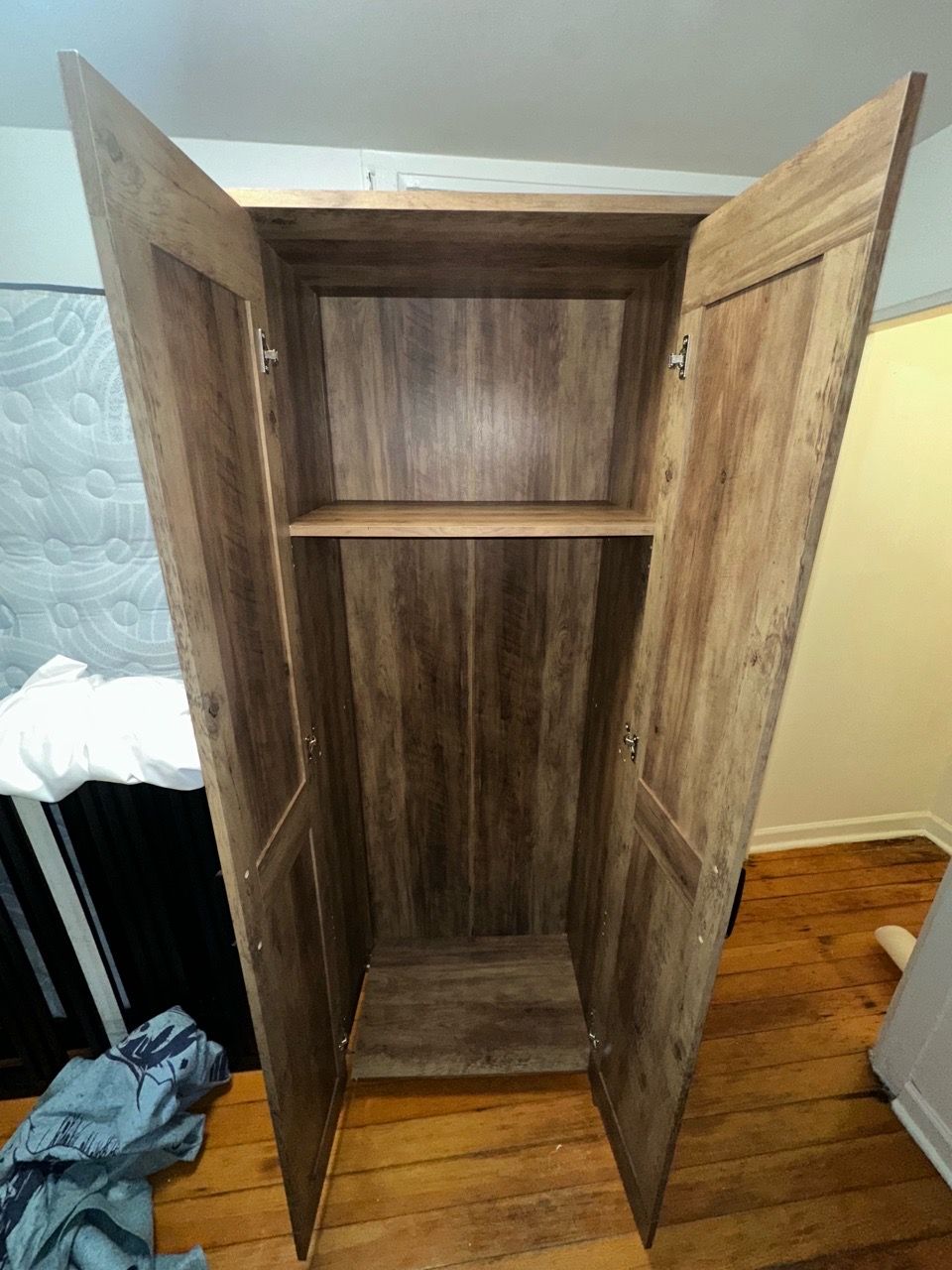 Rustic Wood Wardrobe / Armoire Cabinet (Good condition) - photo 5