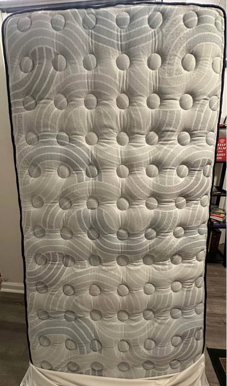Sealy Twin Mattress and Solid Wood Bed Frame - photo 5