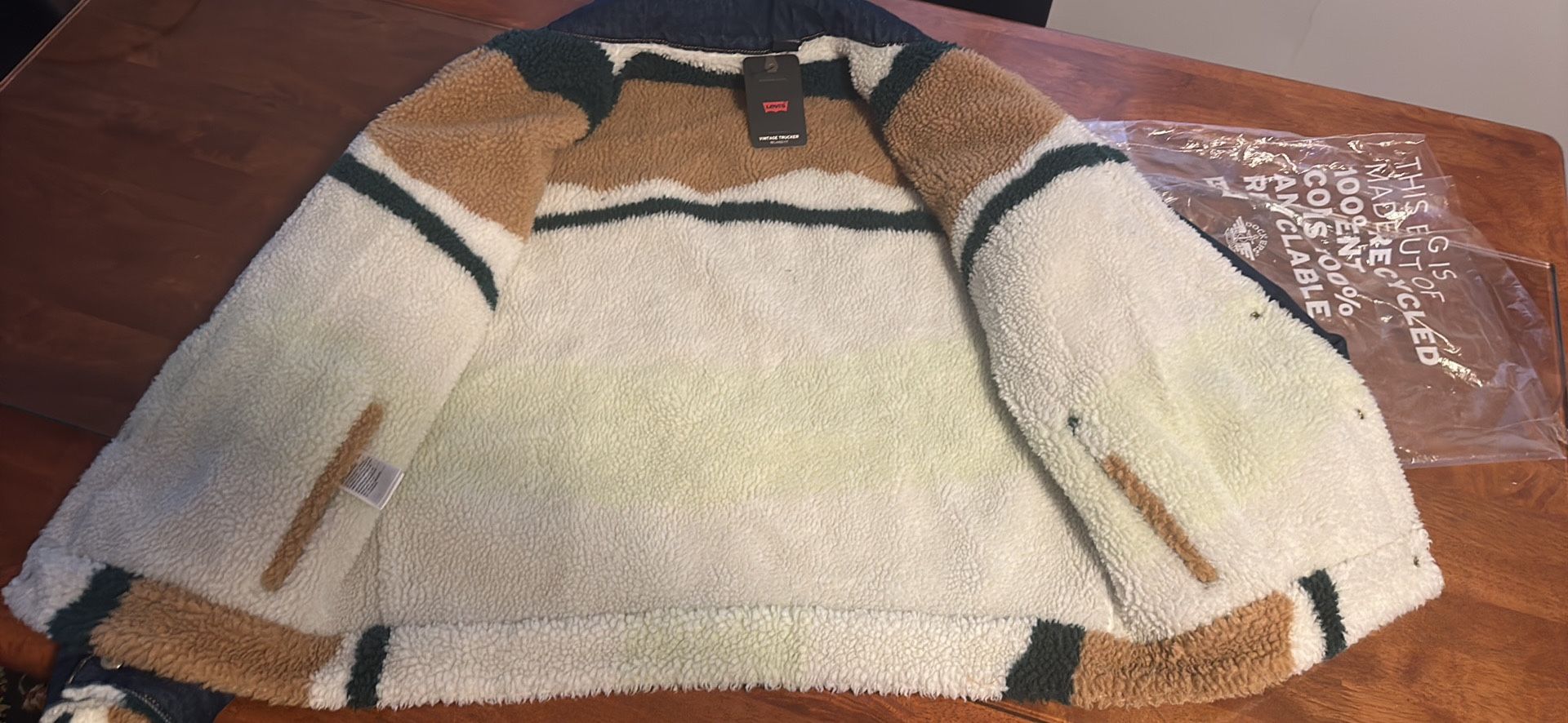 New with tags authentic Levi’s men’s sherpa S Reversible - photo 4