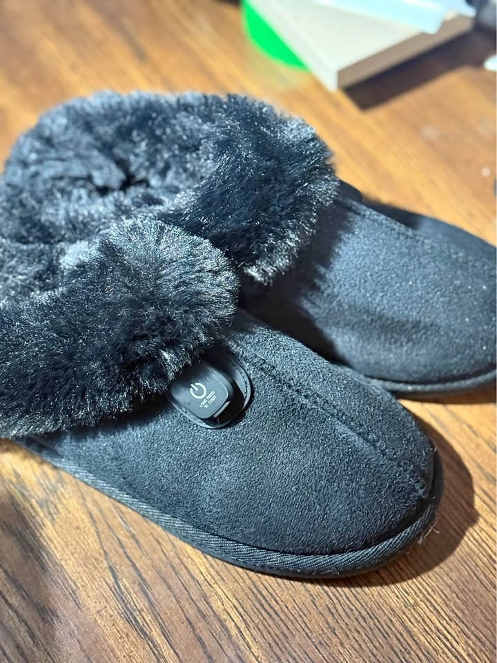 Heated Slippers - Unisex • Women size 8-9, Men size 6.5-7.5
