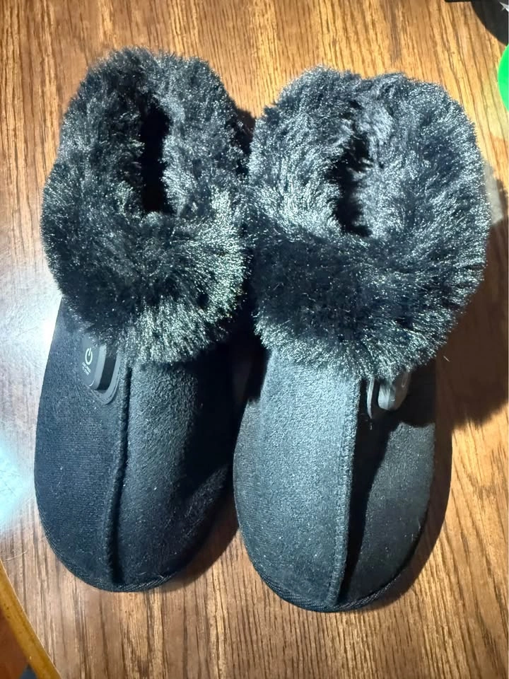 Heated Slippers - Unisex • Women size 8-9, Men size 6.5-7.5 - photo 2