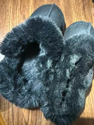 Heated Slippers - Unisex • Women size 8-9, Men size 6.5-7.5 - photo 3