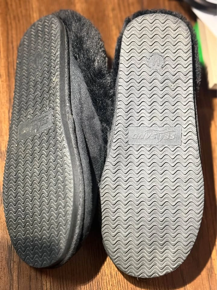 Heated Slippers - Unisex • Women size 8-9, Men size 6.5-7.5 - photo 4