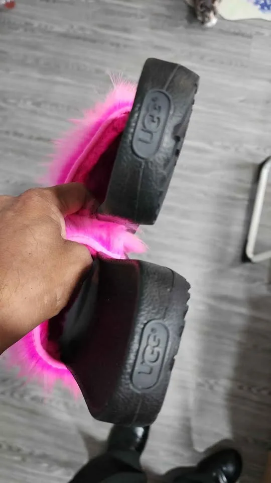 UGG ROYALE SLIDE size 11 image indicator(2)