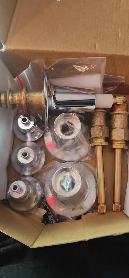 TUB /SHOWER REMODELING KIT FOR PFISTER image indicator(2)