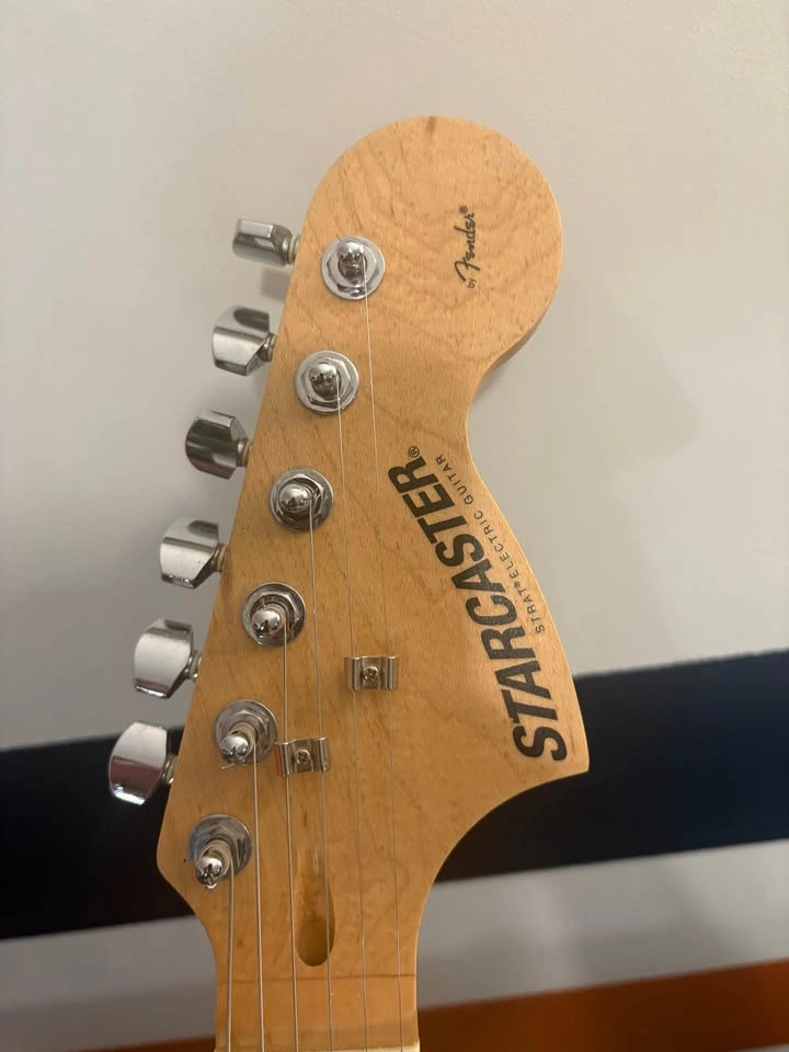 Starcaster + amp - photo 2