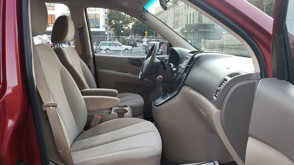 2009 Kia Sedona · LX Minivan 4D image indicator(10)