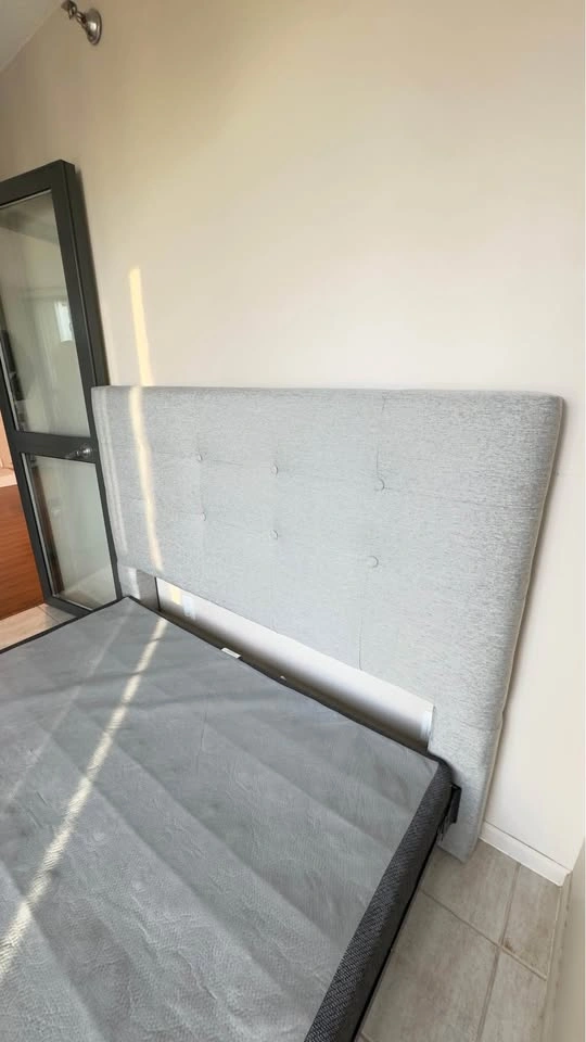MOVING SALE Queen bed + mattress - photo 2