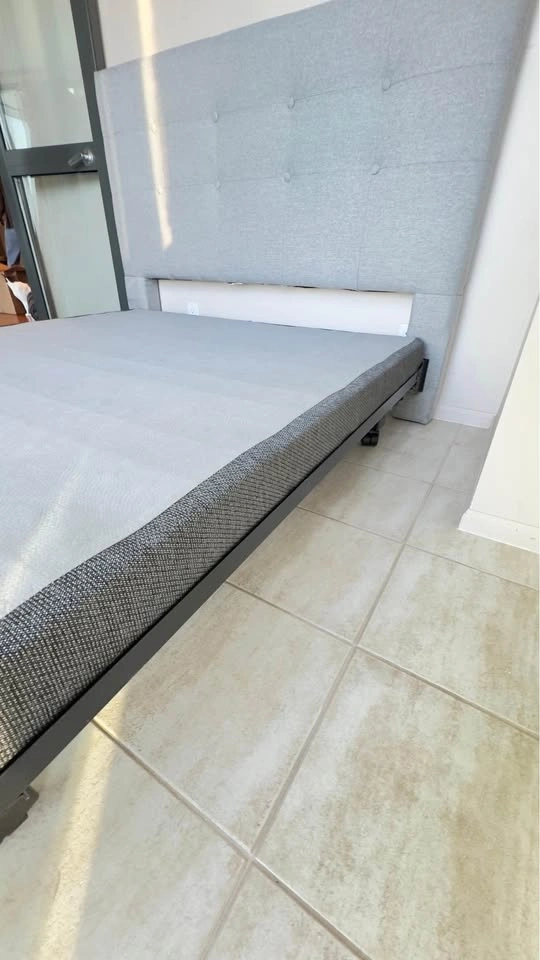MOVING SALE Queen bed + mattress - photo 3