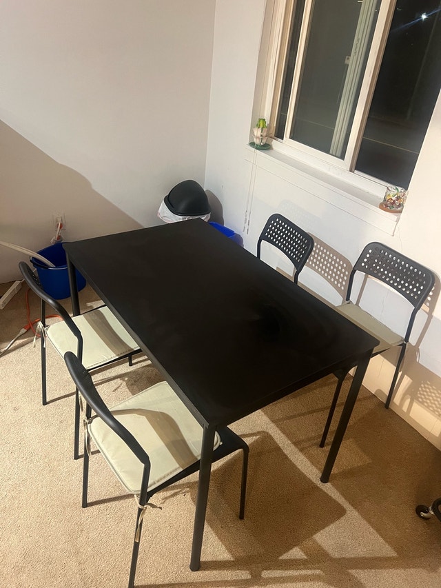 Ikea Dinning Room Table + 4 Chairs