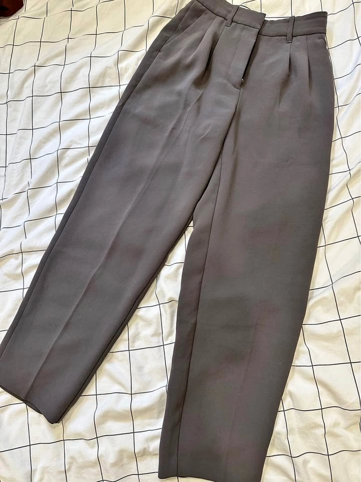 Aritzia Carrot Pants Grey Size 0