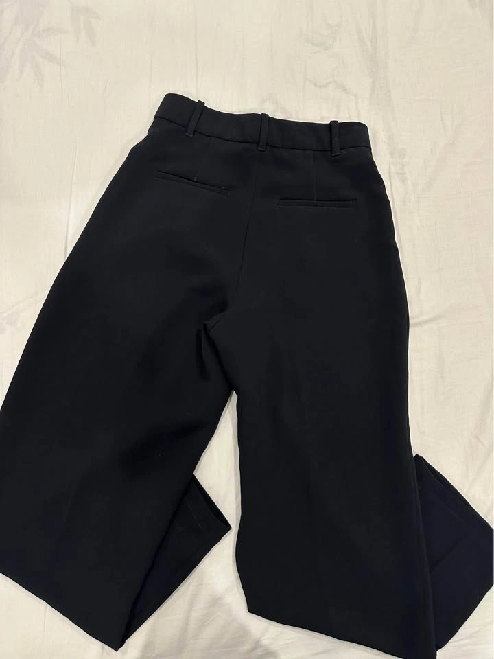 Aritzia Carrot Pants size 0 - Like New - photo 3