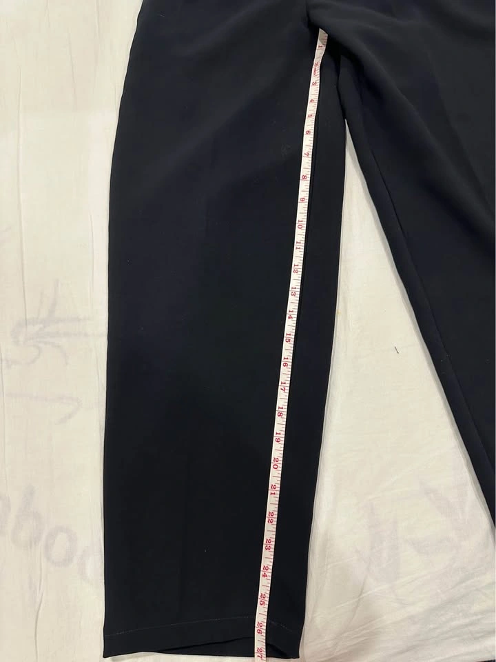 Aritzia Carrot Pants size 0 - Like New - photo 5