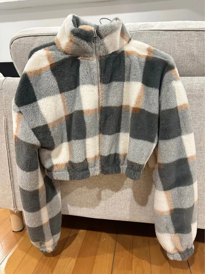 Fluffy cropped jacket