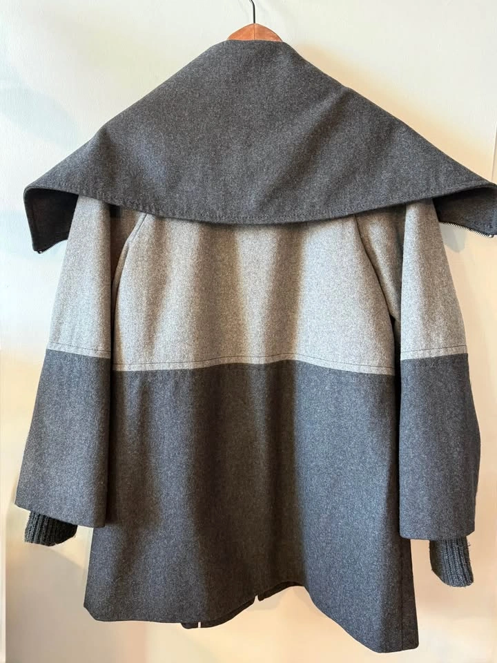 Two-Tone Wool Blend Coat with Statement Collar(Size M) - photo 4