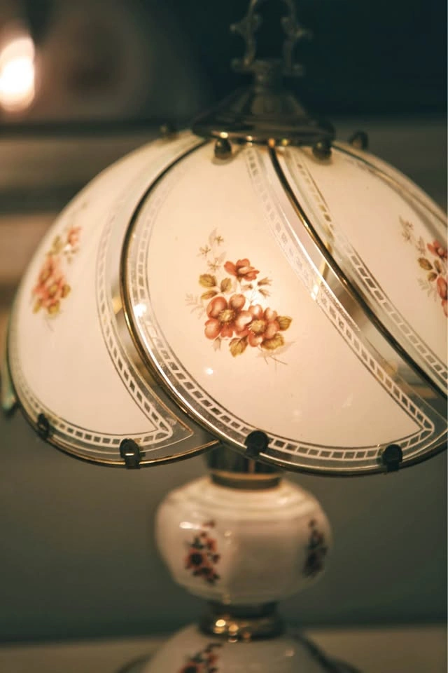 Pair of Vintage Floral Glass Touch Lamps - photo 3