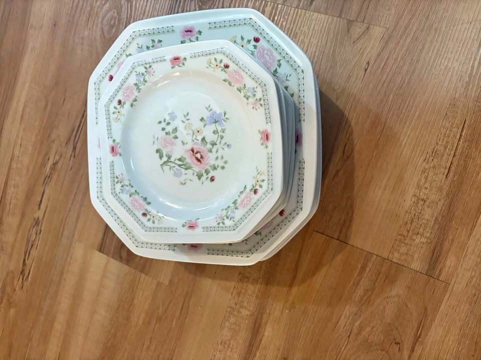 Global Designs Floral Octagonal Plate Set