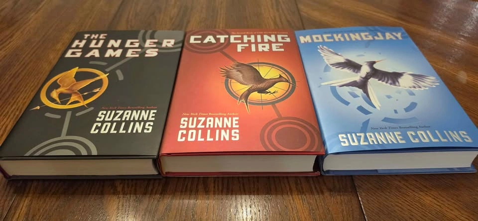 The Hunger Games - Trilogy Box Set (Suzanne Collins) - photo 5