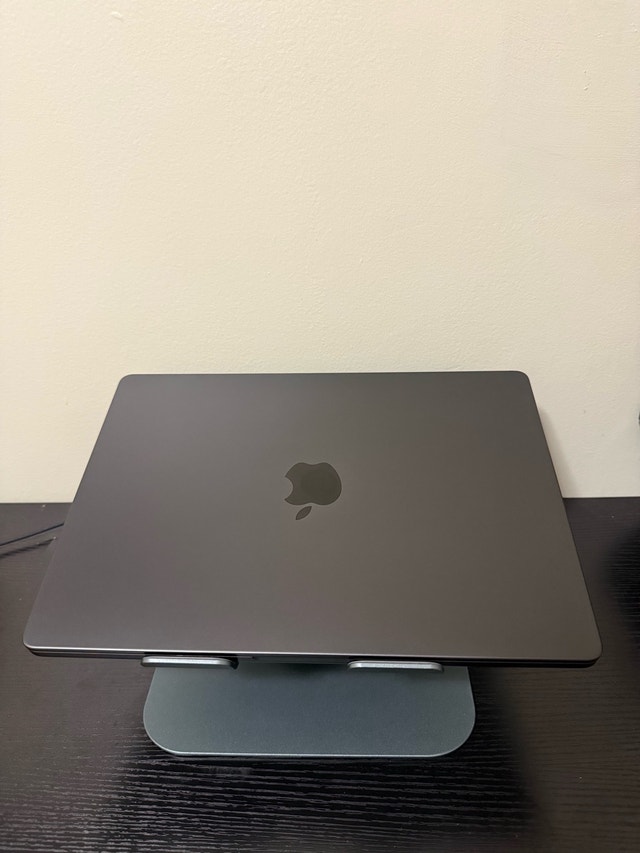 MacBook Pro 14" – M3 Pro – 18GB RAM – 512GB