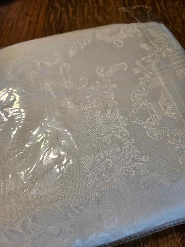 New White Jacquard Plaid Patterned Tablecloth with Napkins - photo 2