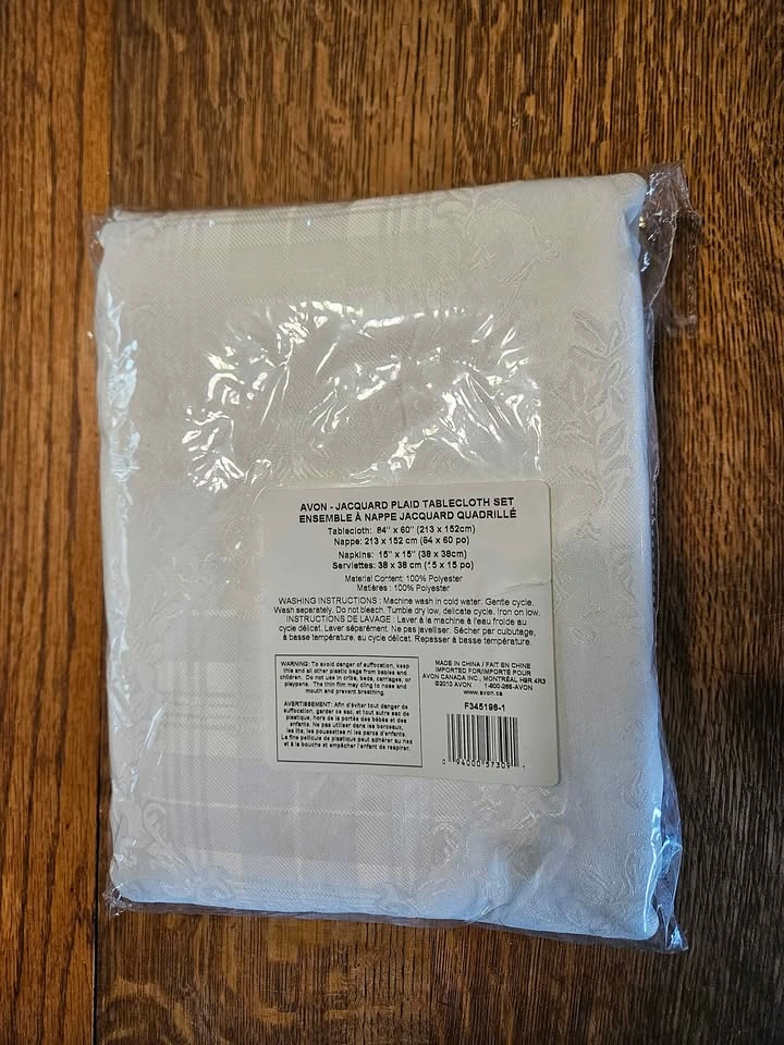 New White Jacquard Plaid Patterned Tablecloth with Napkins - photo 3