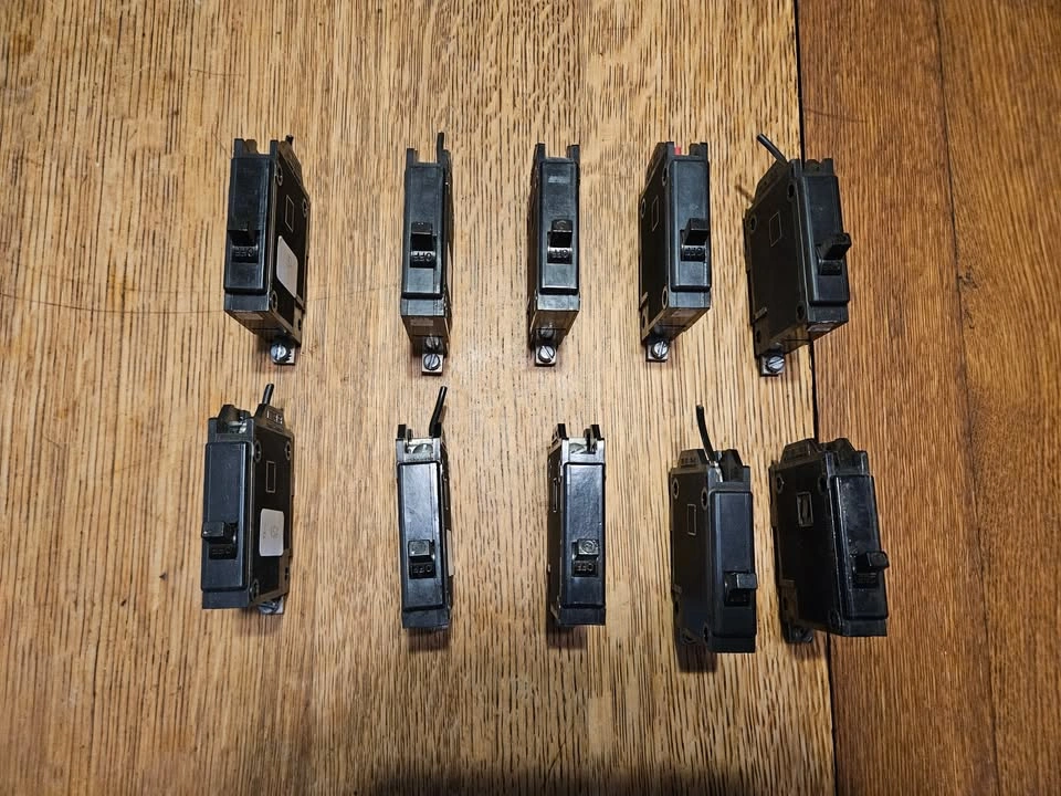Circuit Breakers (15A, 30A, 40A, 100 amp) - photo 2