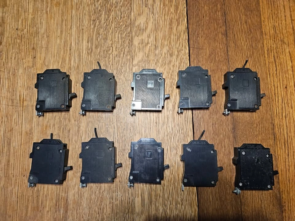 Circuit Breakers (15A, 30A, 40A, 100 amp) - photo 3
