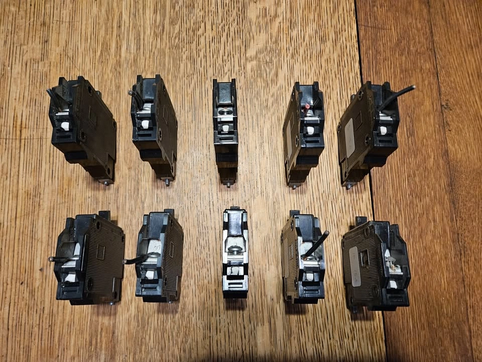 Circuit Breakers (15A, 30A, 40A, 100 amp) - photo 4