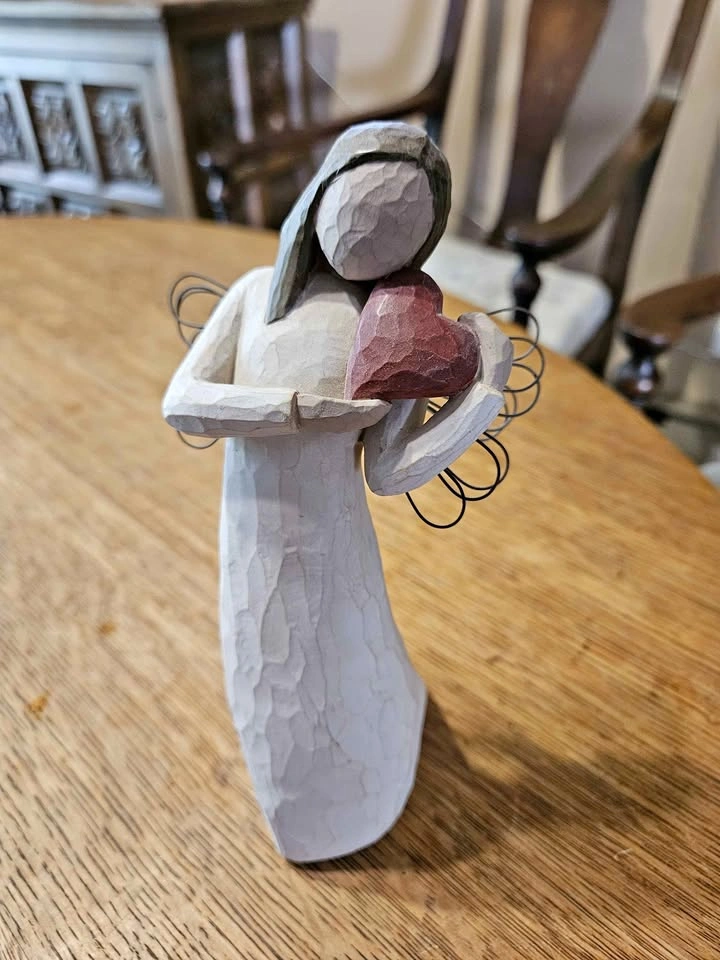 Angel Holding Heart, Home Décor
