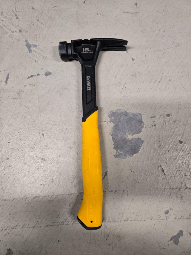 DeWalt 16 oz Claw Hammer