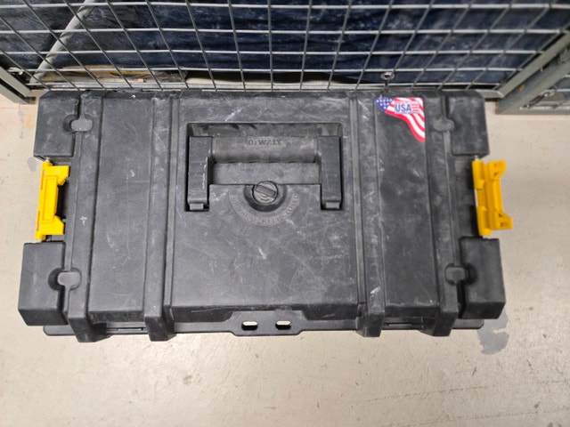 DeWalt Heavy Duty Tool Box / Storage Case - photo 3