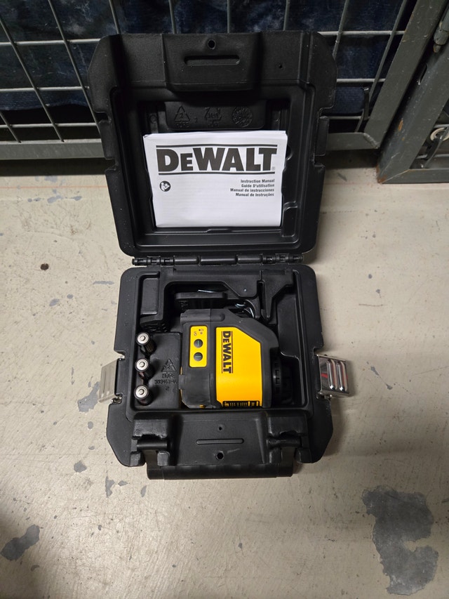 DeWalt DW088CG Green Line Laser Level Set