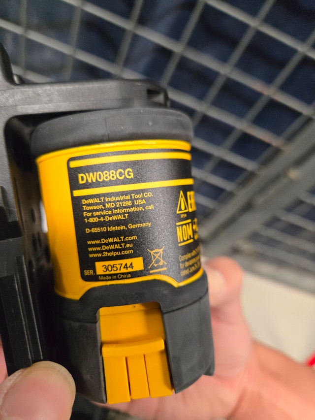 DeWalt DW088CG Green Line Laser Level Set - photo 3