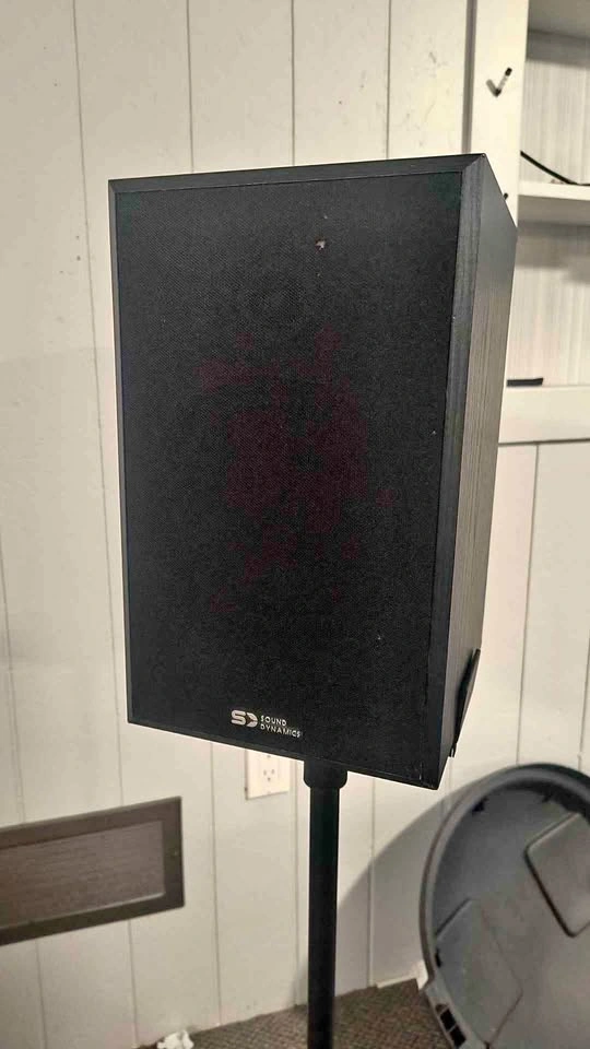 Pair of Sound Dynamics R-65 speakers with stands