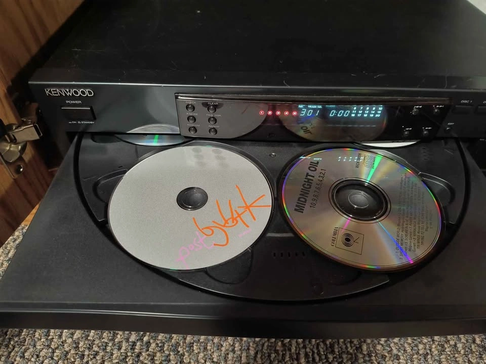 Kenwood DP-R3080 5 disc tray CD player - photo 2