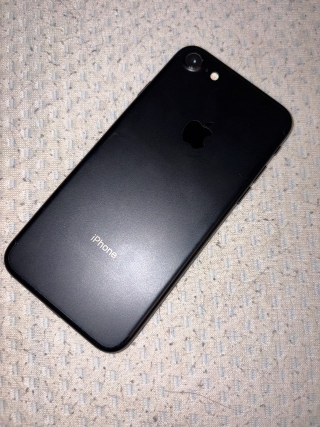 Apple iPhone 7 - photo 2