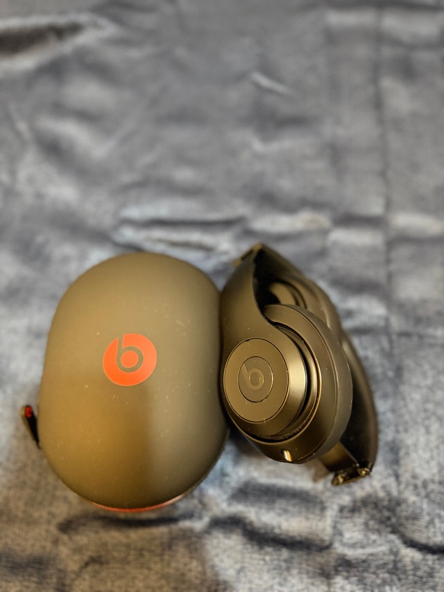 Beats Studio3 Wireless Headphones – Black - photo 3