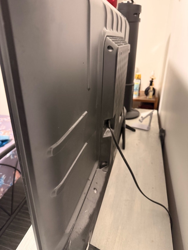 Hisense 43 inch TV - photo 5