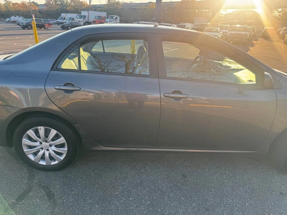 2012 Toyota Corolla · LE Sedan 4D - photo 3