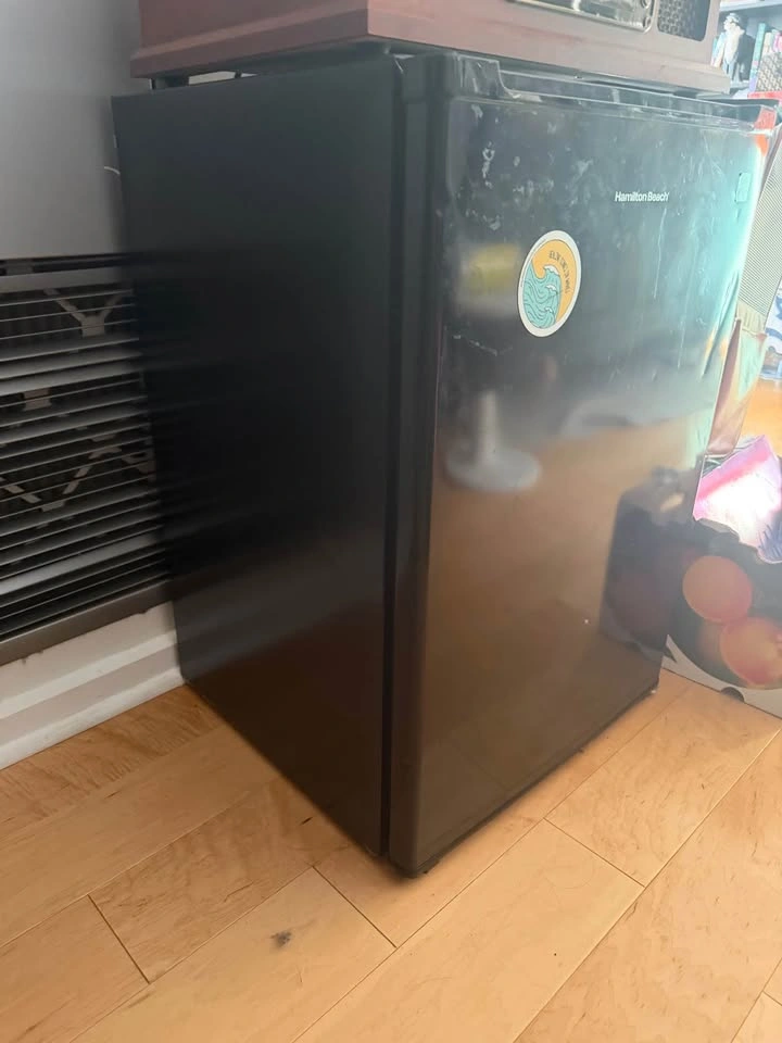 Hamilton Beach Mini Fridge - photo 2