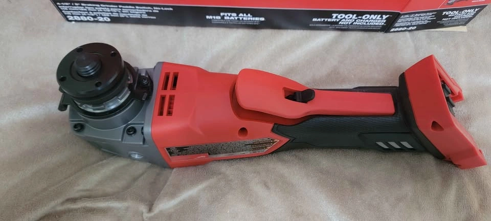 Milwaukee M18 FUEL 4-1/2" / 5" Braking Grinder 2880-20 - photo 5