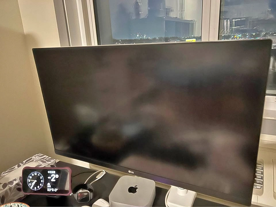 LG 4K 27-inch Monitor with free iPod